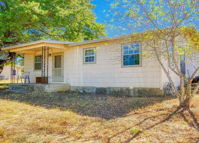 Property at 910 Plum St, Floresville, TX 78114, 2 beds, 1 bath
