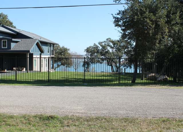 Property at 895 Lakebreeze Dr, Canyon Lake, TX 78133, 2 beds, 2 baths