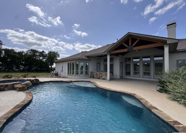 Property at 335 Curvatura, New Braunfels, TX 78132, 4 beds, 3.5 baths