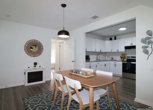Property at 2202 Hays St, San Antonio, TX 78202-2616, 3 beds, 2 baths