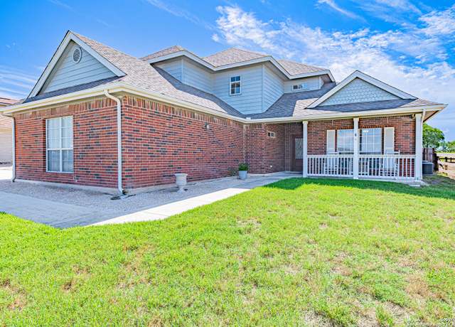 Property at 132 Las Palomas, La Vernia, TX 78121, 4 beds, 3 baths