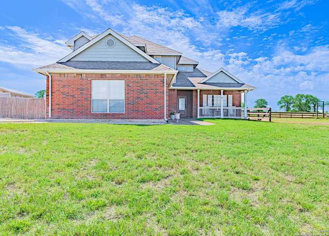Property at 132 Las Palomas, La Vernia, TX 78121, 4 beds, 3 baths