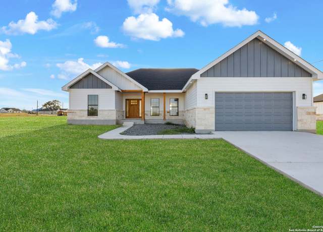 Property at 16935 Rancho Escondido, Atascosa, TX 78002, 3 beds, 2 baths