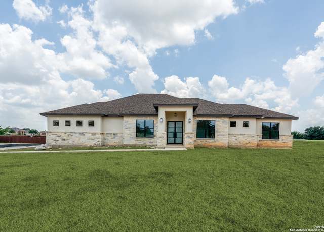 Property at 108 Abrego Trail Dr, Floresville, TX 78114, 4 beds, 4.5 baths