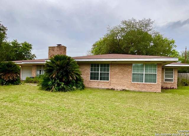 Property at 1101 E Inez, Beeville, TX 78102, 3 beds, 2 baths