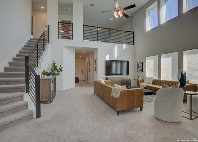 Property at 325 Jean St, Seguin, TX 78155, 4 beds, 2.5 baths