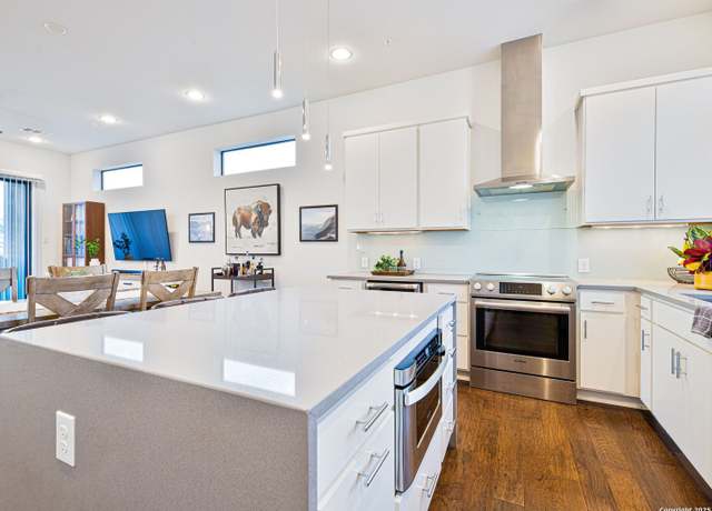 Property at 1606 N Hackberry #201, San Antonio, TX 78208, 2 beds, 2.5 baths
