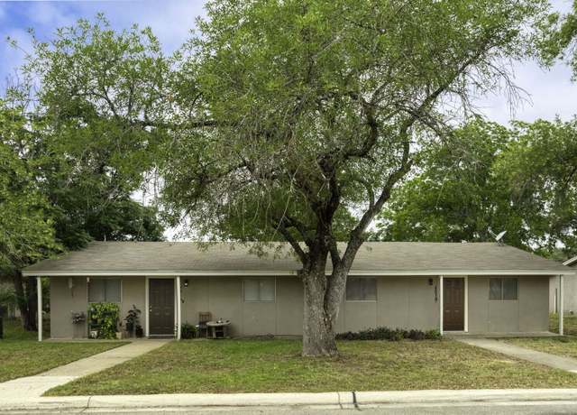 Property at 801 High Mdw, Pleasanton, TX 78064, 4 beds, 2 baths