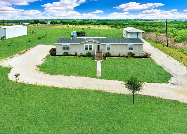 Property at 1640 Wosnig Rd, Marion, TX 78124, 4 beds, 2 baths