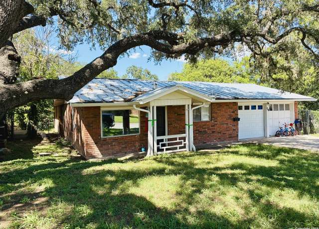Property at 710 Lake, Kerrville, TX 78028, 3 beds, 1.5 baths