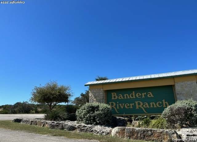 Property at 470 Oak Bend Dr, Bandera, TX 78003, 3 beds, 3 baths