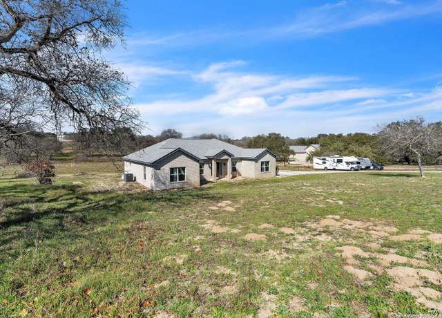 Property at 254 Broken Arrow, Floresville, TX 78114, 3 beds, 2.5 baths