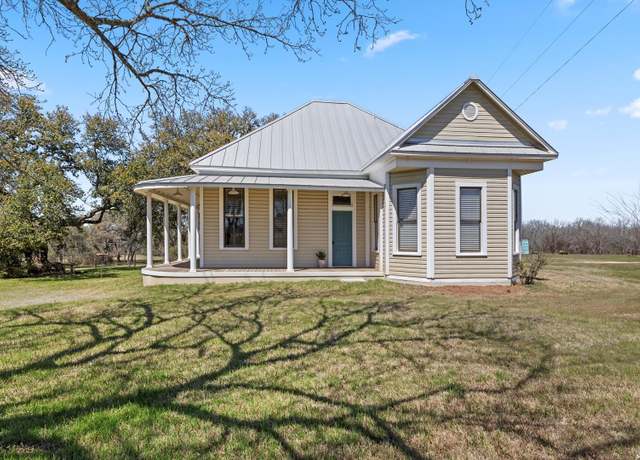 Property at 7772 E US Highway 90, Seguin, TX 78155, 3 beds, 2 baths