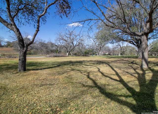 Property at 5 E Hampton Dr, Seguin, TX 78155