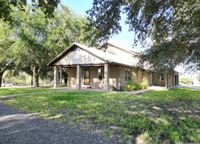 Property at 100 County Road 305, George West, TX 78022, 4 beds, 3 baths