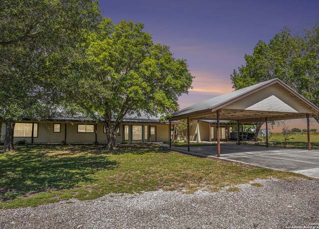 Property at 2205 Field Rd, Seguin, TX 78155, 4 beds, 3.5 baths