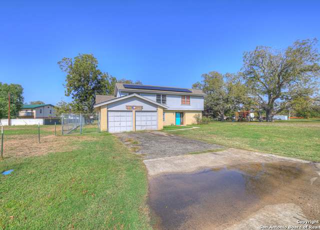Property at 10 Cherry Hill Dr, Seguin, TX 78155-7012, 4 beds, 2 baths