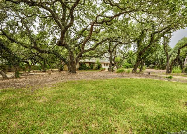 Property at 7 Sunrise, Pleasanton, TX 78064, 3 beds, 3 baths