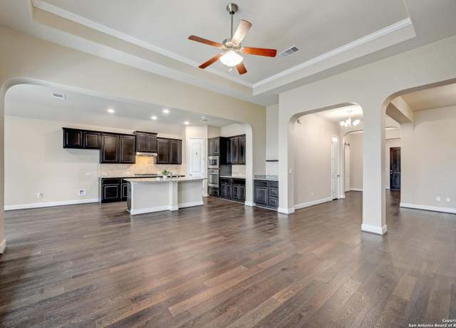 Property at 135 Escalera, Boerne, TX 78006, 4 beds, 3 baths