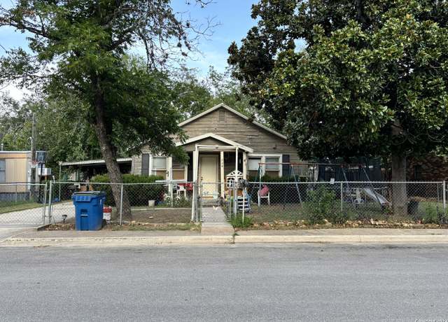 Property at 724 Ormand St, Pleasanton, TX 78064-3038, 2 beds, 1 bath