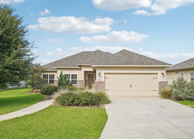 Property at 157 Fairway, Floresville, TX 78114, 4 beds, 2.5 baths