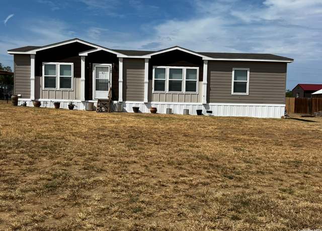 Property at 165 Maravillas, Pleasanton, TX 78064, 3 beds, 2 baths