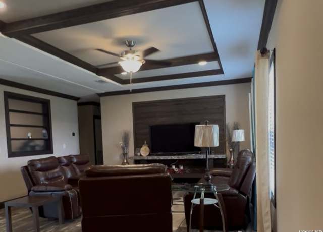 Property at 165 Maravillas, Pleasanton, TX 78064, 3 beds, 2 baths