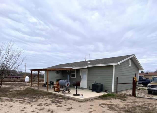 Property at 563 N Miller, La Pryor, TX 78872, 3 beds, 2 baths