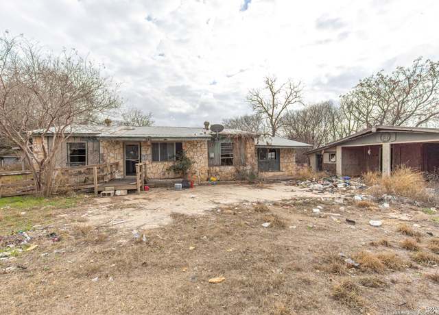 Property at 313 Shalimar Rd, Poteet, TX 78065, 3 beds, 1 bath