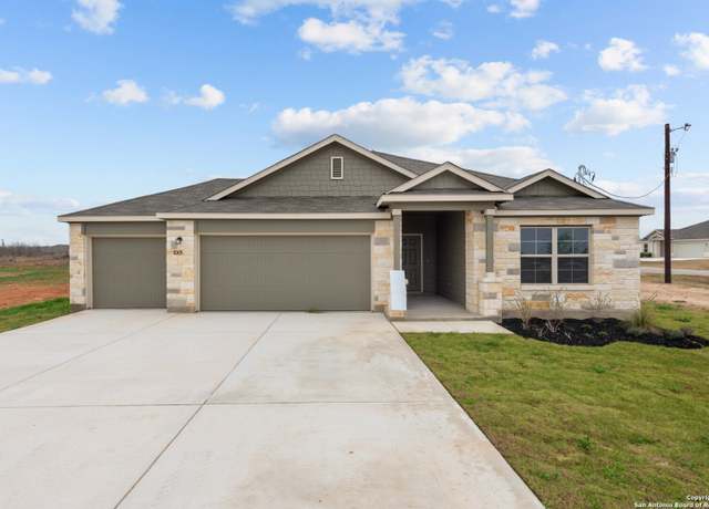 Property at 117 Reno Trl, Floresville, TX 78114, 4 beds, 2 baths