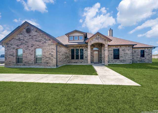 Property at 16371 Borregas Rd, Elmendorf, TX 78112-5605, 4 beds, 3.5 baths