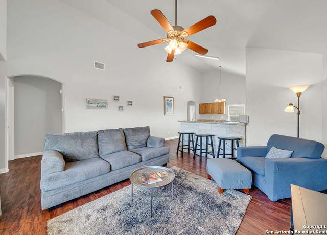 Property at 428 Kings Dr, Canyon Lake, TX 78133, 3 beds, 2 baths