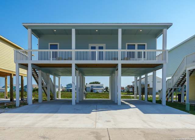 Property at 203 Paradise Dr, Rockport, TX 78382, 3 beds, 2 baths