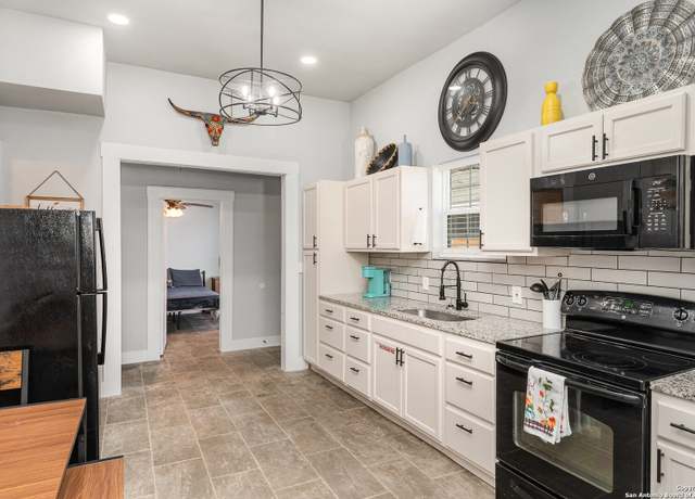 Property at 1139 Morales, San Antonio, TX 78207, 3 beds, 1 bath