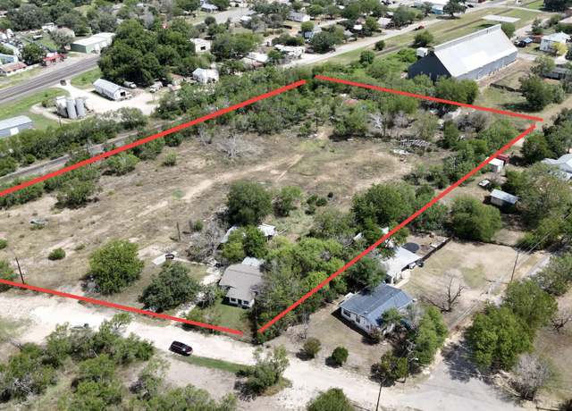 Property at 305 Webb Ave, Devine, TX 78016-3531, 2 beds, 1 bath