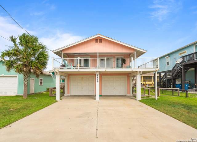 Property at 1419 S Magnolia St, Rockport, TX 78382, 3 beds, 2 baths