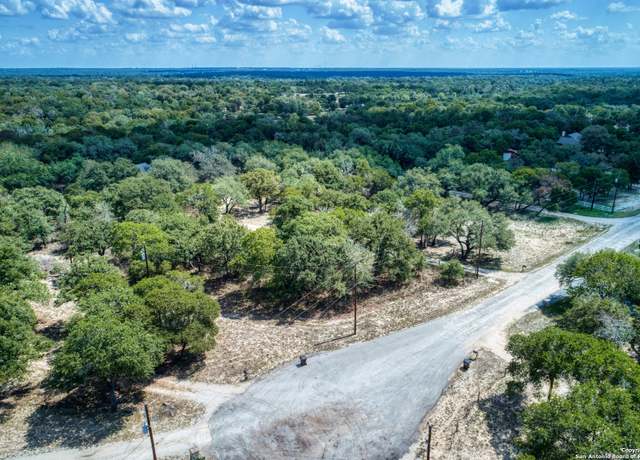 Property at 150 Oak Holw, Floresville, TX 78114