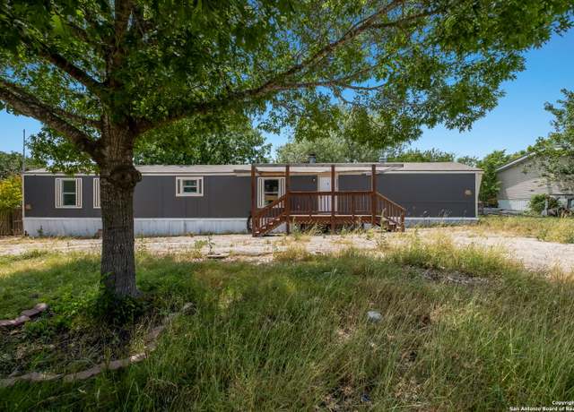 Property at 1125 Valeria Dr, Marion, TX 78124, 3 beds, 2 baths