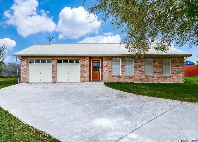 Property at 505 River Oak, Seguin, TX 78155, 3 beds, 2 baths
