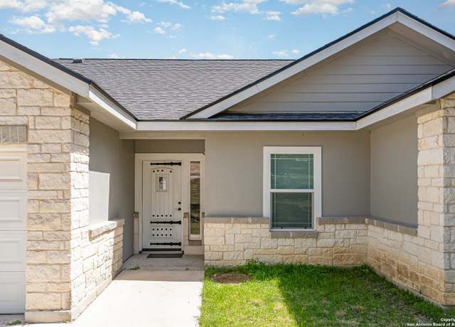 Property at 466 Eastview Dr, Canyon Lake, TX 78133, 3 beds, 2 baths