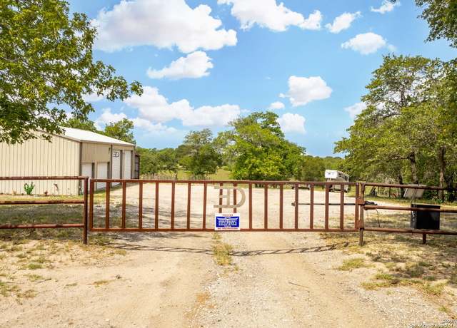 Property at 1579 Settlement Way, Luling, TX 78648, 1 bed, 1 bath