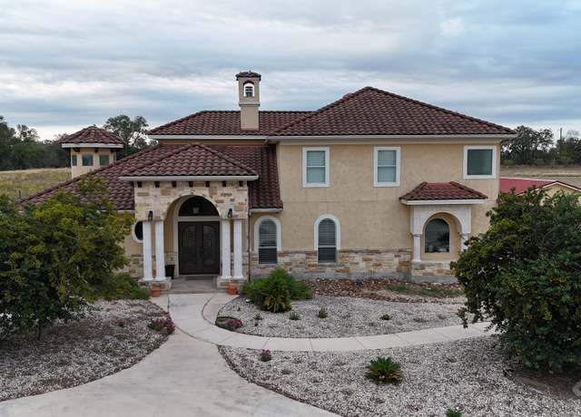 Property at 113 Abrego Mt, Floresville, TX 78114, 4 beds, 4.5 baths