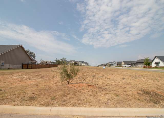 Property at 100 Juniper Pt, La Vernia, TX 78121