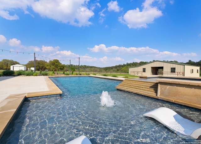 Property at 109 Timber View Dr, Boerne, TX 78006, 4 beds, 3.5 baths