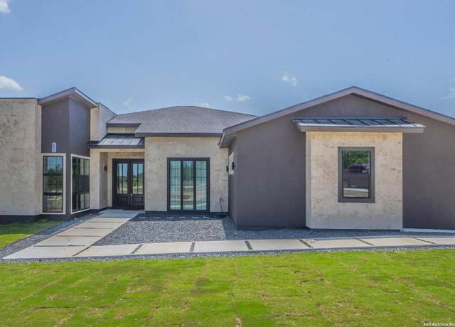 Property at 643 Mystic Pkwy, Spring Branch, TX 78070, 4 beds, 4.5 baths
