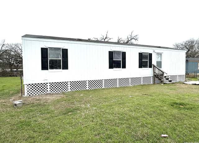 Property at 251 Bernie Ln, Seguin, TX 78155, 2 beds, 1 bath