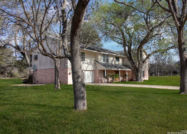 Property at 7 Glen Cove Dr, Seguin, TX 78155, 4 beds, 2 baths