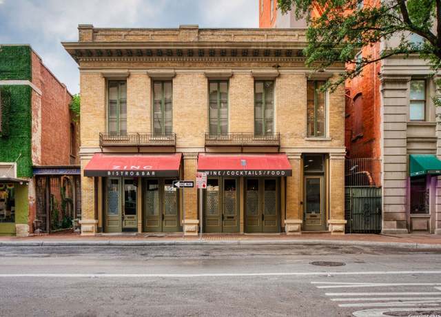Property at 211 N Presa St #2, San Antonio, TX 78205, 2 beds, 3 baths