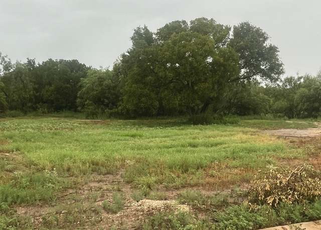 Property at 21 Rio Seco Dr, Uvalde, TX 78801
