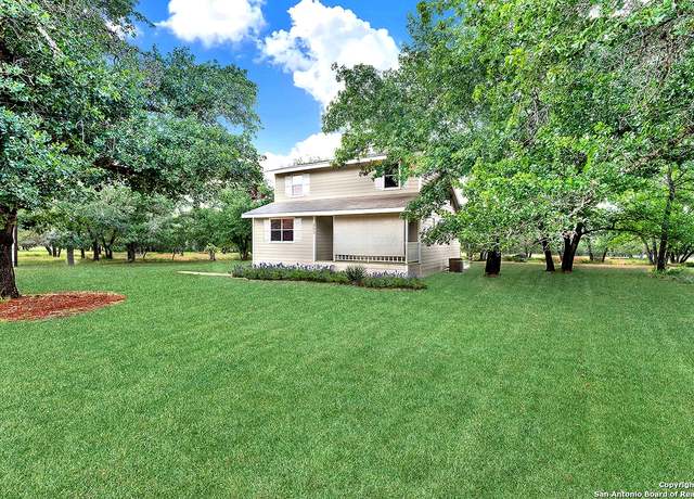 Property at 802 Eagle Creek Dr, Floresville, TX 78114, 3 beds, 3 baths